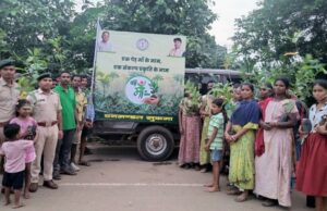ग्रीन सुकमा की अनूठी पहल- मोबाइल ट्री एटीएम से घर-घर पहुंचाए जा रहे मुफ्त पौधे