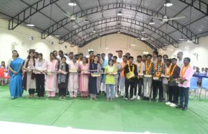 छू लो आसमान के सफल विद्यार्थियों का वन मंत्री श्री केदार कश्यप ने किया सम्मान