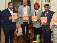 राज्यपाल श्री डेका को प्रमुख लोकायुक्त श्री उबोवेजा ने आयोग का वार्षिक प्रतिवेदन सौंपा
