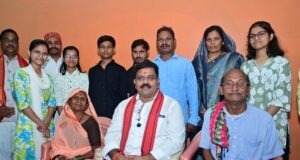 तीन बहनों ने एक साथ पास की नीट परीक्षा, उप मुख्यमंत्री श्री विजय शर्मा ने घर पहुंचकर दी बधाई