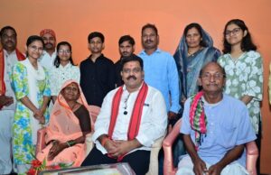 तीन बहनों ने एक साथ पास की नीट परीक्षा, उप मुख्यमंत्री श्री विजय शर्मा ने घर पहुंचकर दी बधाई