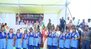 मंत्री श्रीमती लक्ष्मी राजवाड़े के नेतृत्व में सूरजपुर जिले में निकलीं भव्य तिरंगा यात्राएं