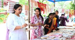 स्थानीय राखियों की खरीद से महिला उद्यमिता को मिला संबल