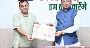 राजभाषा आयोग के अध्यक्ष श्री प्रभात मिश्रा ने मुख्यमंत्री श्री विष्णु देव साय से की भेंट