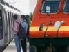 खुले दिल्ली मेट्रो के गेट और पटरी पर लौटी ट्रेनें; आज किन रास्तों पर रहेगा ट्रैफिक?