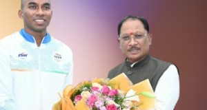 मुख्यमंत्री श्री विष्णु देव साय से एशियन गेम्स के कांस्य पदक विजेता एथलीट अनिमेष कुजूर ने की सौजन्य मुलाकात