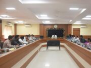 कलेक्टर श्री अजीत वसंत ने राजस्व अधिकारियों की ली समीक्षा बैठक