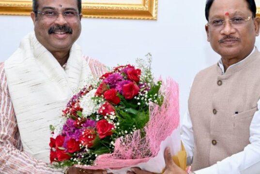 मुख्यमंत्री श्री विष्णु देव साय से सांसद श्री धर्मेंद्र प्रधान ने की शिष्टाचार भेंट