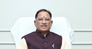 मुख्यमंत्री श्री विष्णु देव साय की संवेदनशील पहल से स्वर्गीय मनसुखनी बाई के परिवार को मिले 4 लाख रुपये