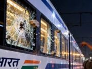 वंदे भारत एक्सप्रेस पर बरसाए पत्थर, 3 शीशे हुए चकनाचूर, CCTV से हुई 3 आरोपियों की पहचान, अरेस्ट